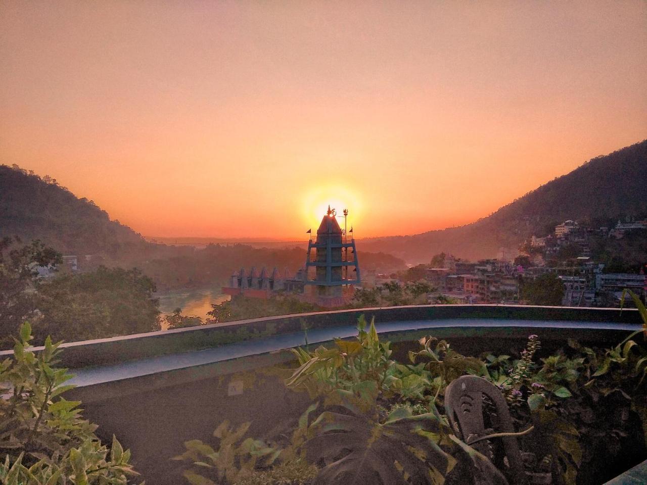 Bunkstay Coworking Hostel & Glamping Rishikesh Exterior photo